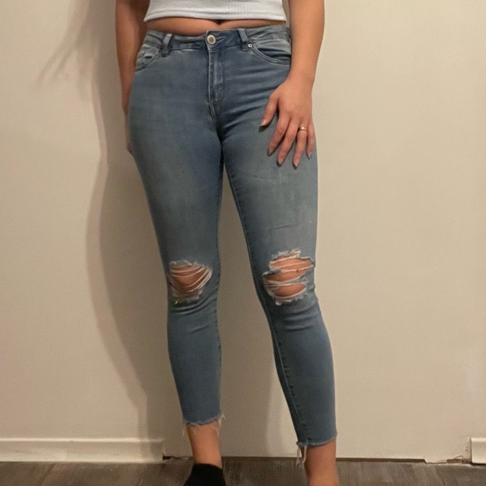 👖 Garage Light Wash Distressed Skinny Jeans – Size 3 👖
